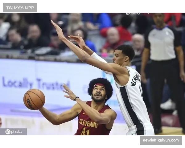 骑士阿伦40分17篮板生涯之夜解析米切尔组织如何激活内线